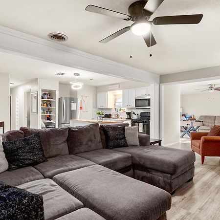 Cozy 3 Bedroom With Hot Tub 2 Min Away From Lackland San Antonio Extérieur photo