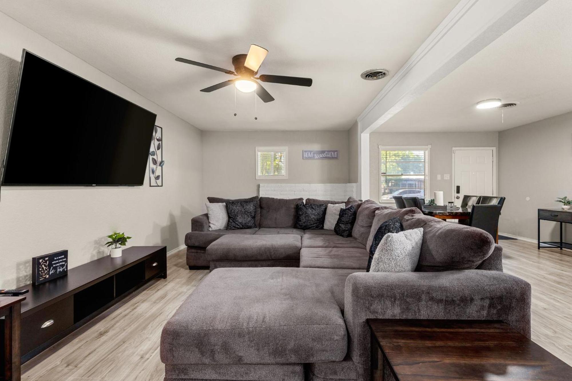 Cozy 3 Bedroom With Hot Tub 2 Min Away From Lackland San Antonio Extérieur photo