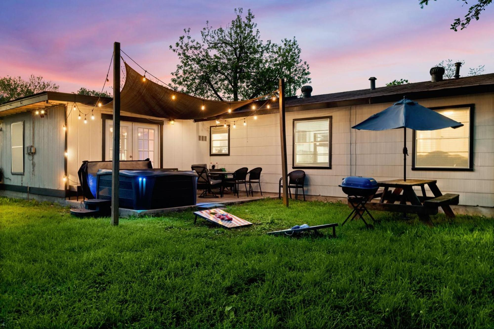 Cozy 3 Bedroom With Hot Tub 2 Min Away From Lackland San Antonio Extérieur photo