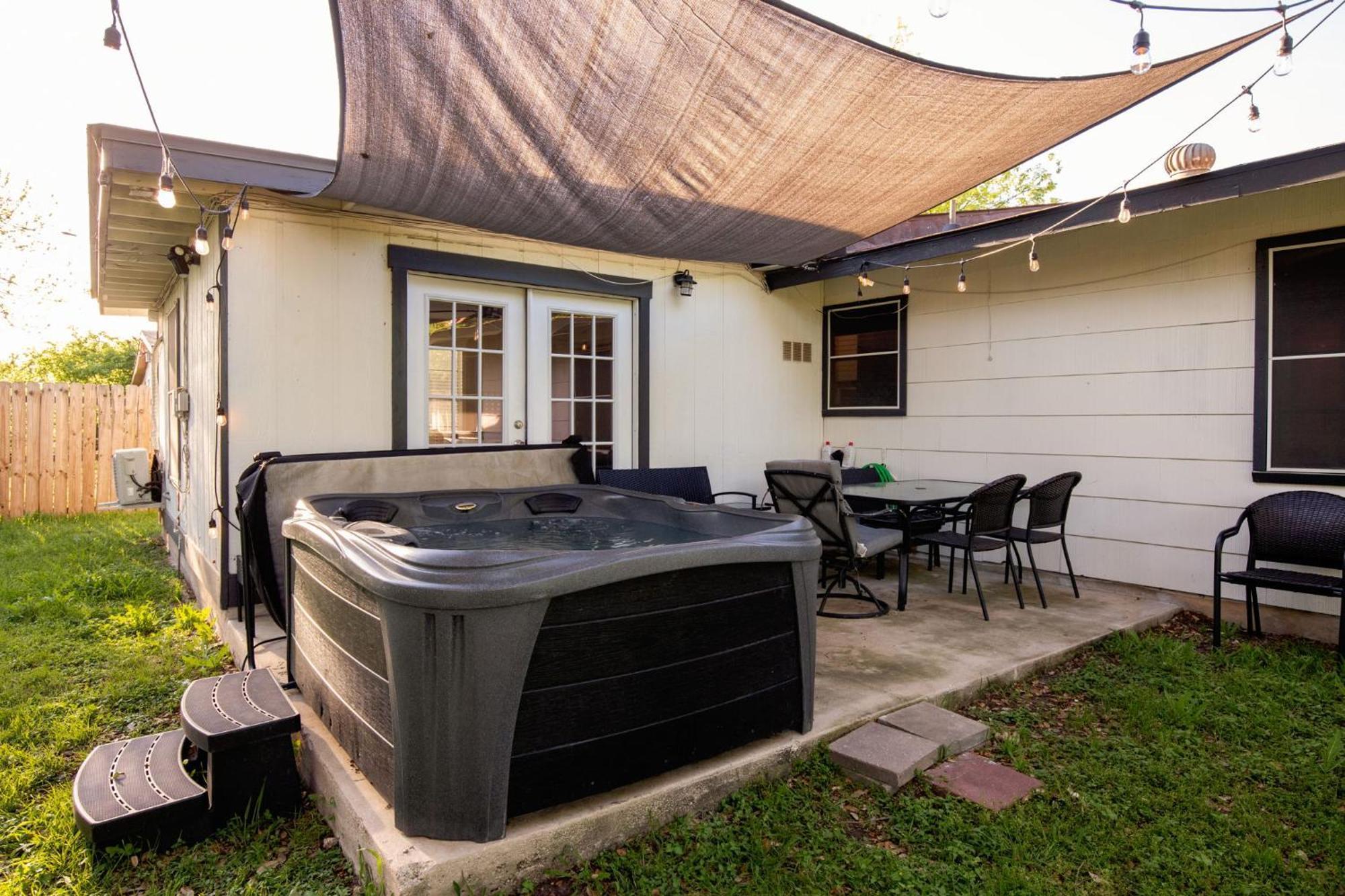 Cozy 3 Bedroom With Hot Tub 2 Min Away From Lackland San Antonio Extérieur photo
